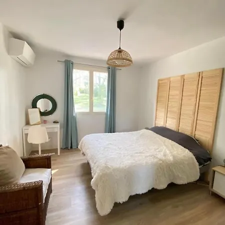 וילה Le Domaine De La Pinede *